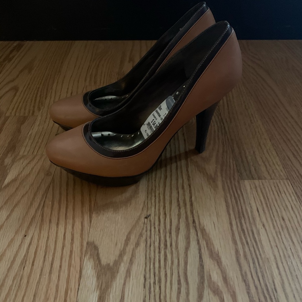 BCBG platform pumps - Picture 3 of 3